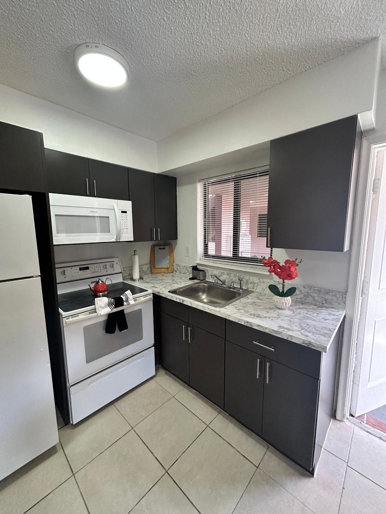 Apartment In Hollywood Close To Shops & Beach 110 Екстериор снимка