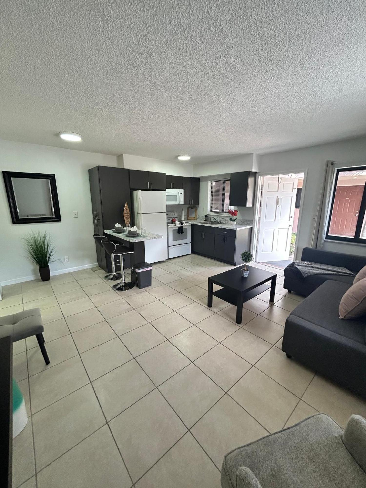 Apartment In Hollywood Close To Shops & Beach 110 Екстериор снимка